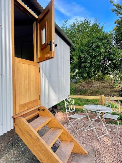 The Hereford Hut, Charming 1 Bedroom Shepherds Hut Callow Экстерьер фото