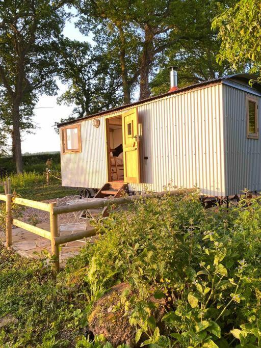 The Hereford Hut, Charming 1 Bedroom Shepherds Hut Callow Экстерьер фото