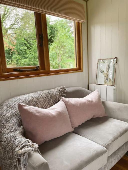 The Hereford Hut, Charming 1 Bedroom Shepherds Hut Callow Экстерьер фото