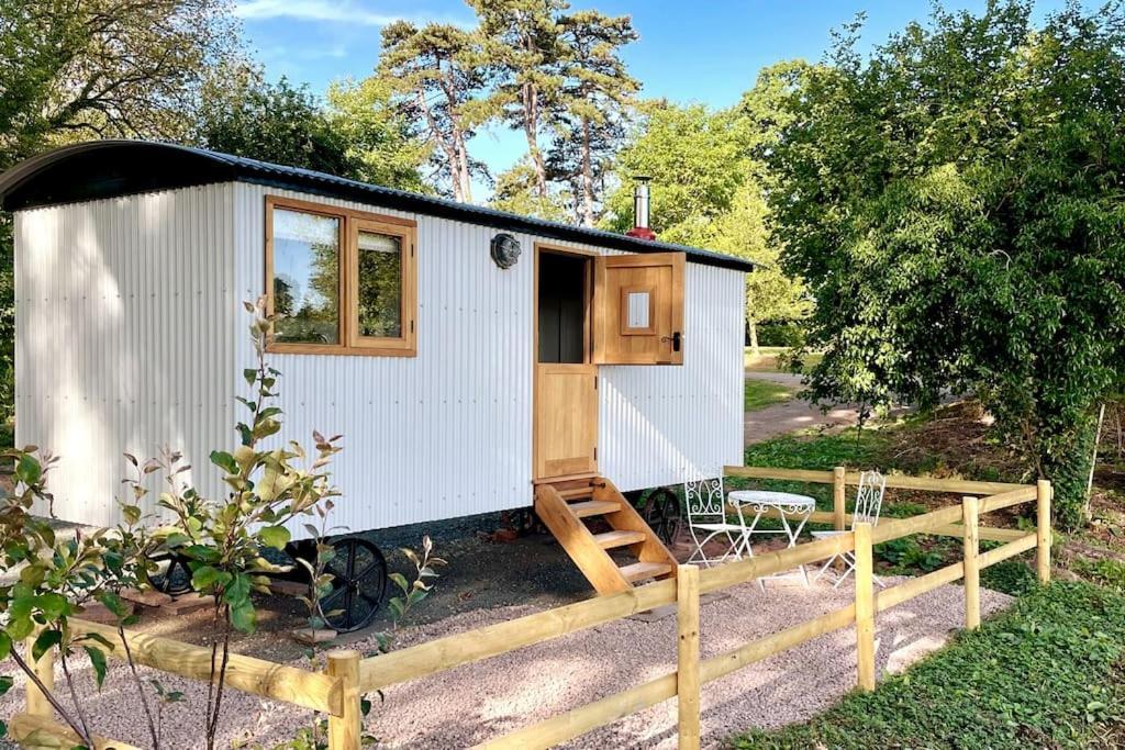 The Hereford Hut, Charming 1 Bedroom Shepherds Hut Callow Экстерьер фото
