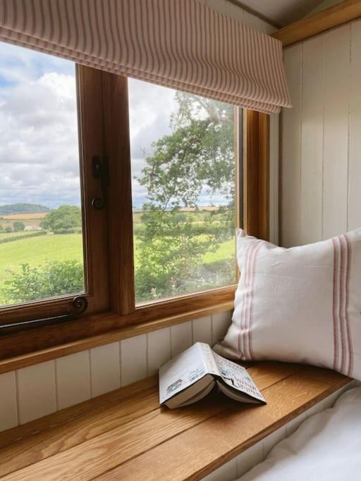 The Hereford Hut, Charming 1 Bedroom Shepherds Hut Callow Экстерьер фото