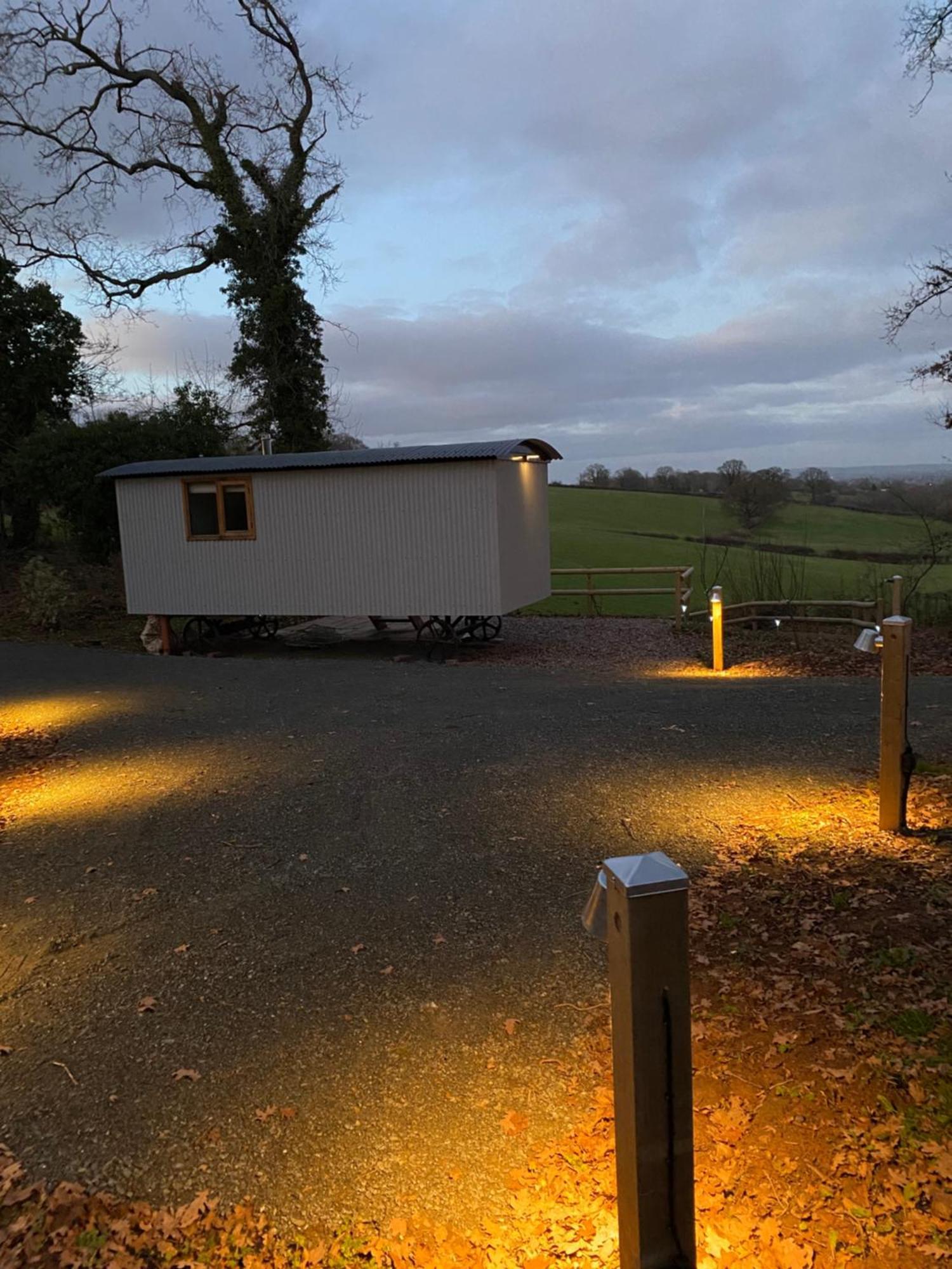 The Hereford Hut, Charming 1 Bedroom Shepherds Hut Callow Экстерьер фото